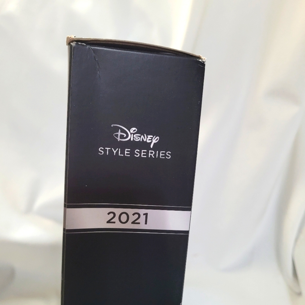 *SALE!* Disney Style Series Cruella De Vil, Fashion Doll with Accessories - NIB - Picture 6 of 6